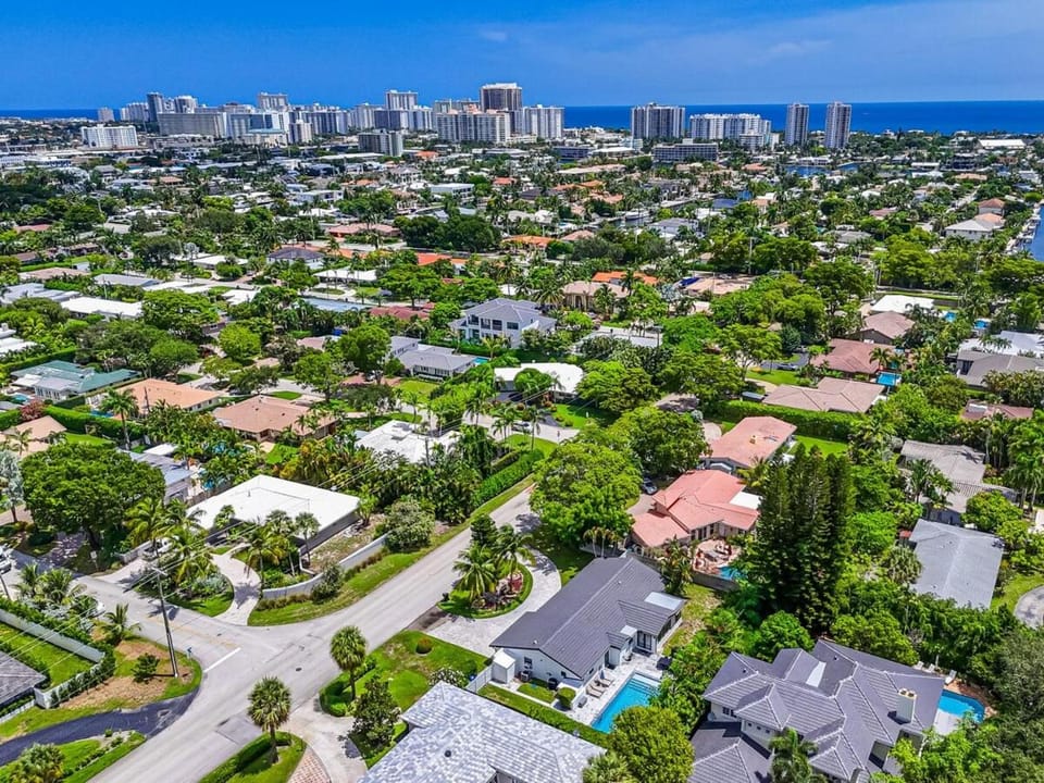 Villa Aura Heated Pool 4 Bedrooms 5 minutes to the Ocean House in Fort Lauderdale