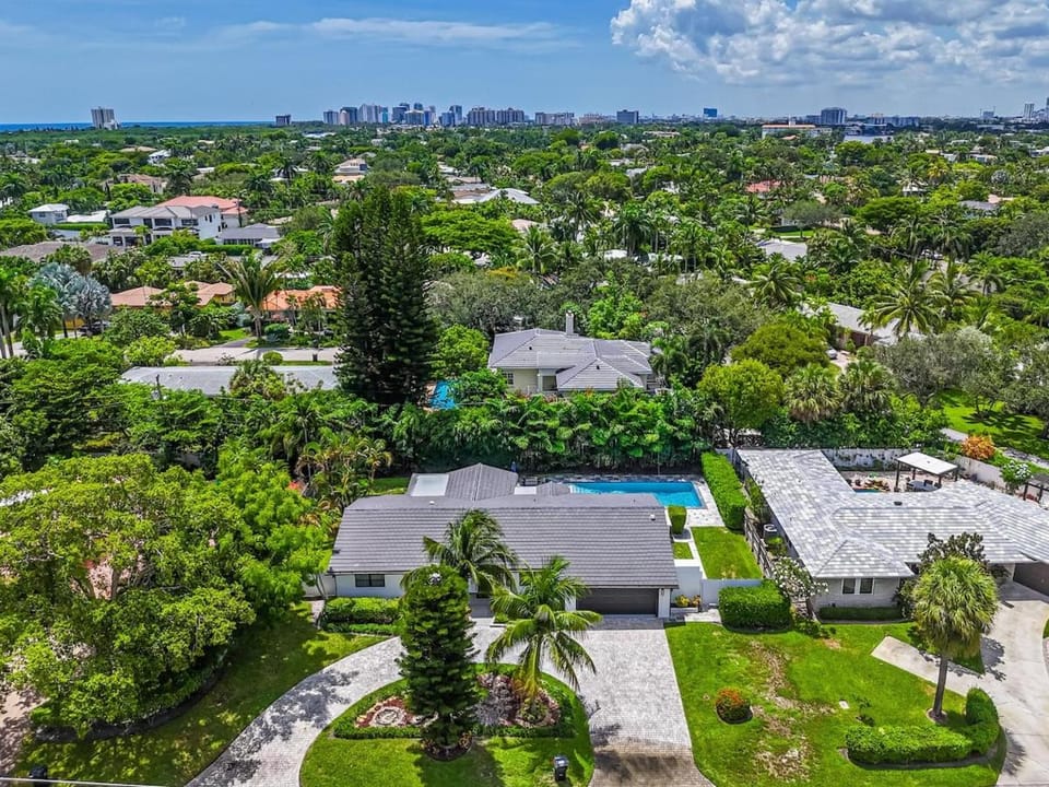 Villa Aura Heated Pool 4 Bedrooms 5 minutes to the Ocean House in Fort Lauderdale