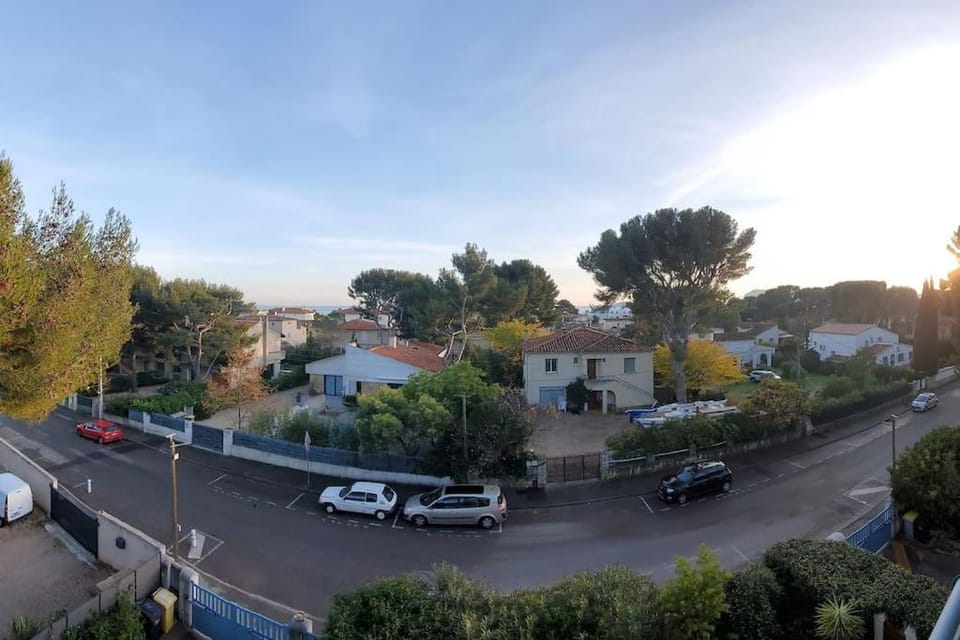 Lou beach home 75 m2 à 300 m de la plage avec vue mer Apartment in La Ciotat