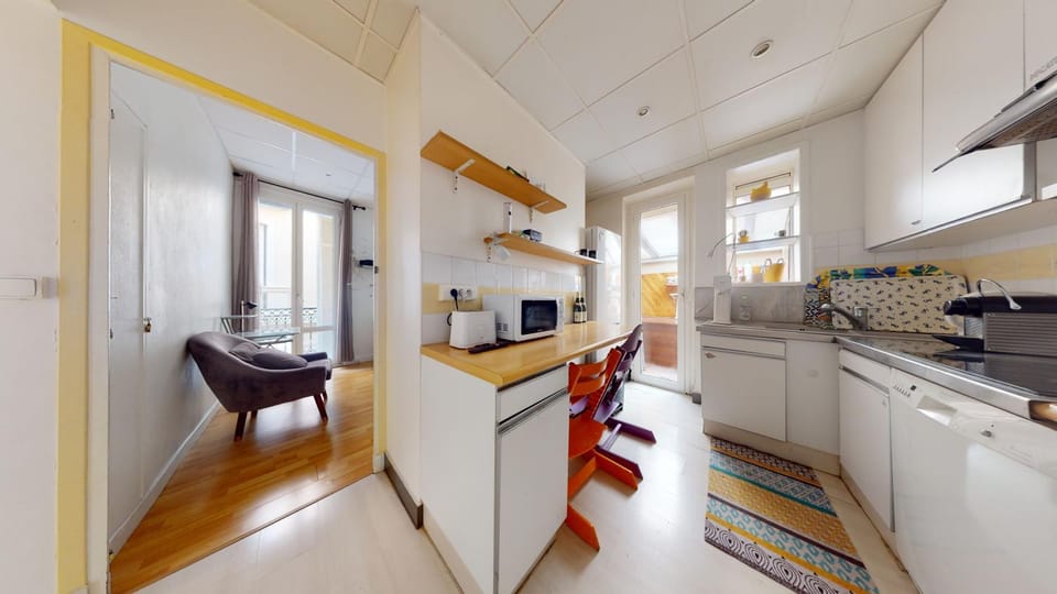 Kitchen or kitchenette