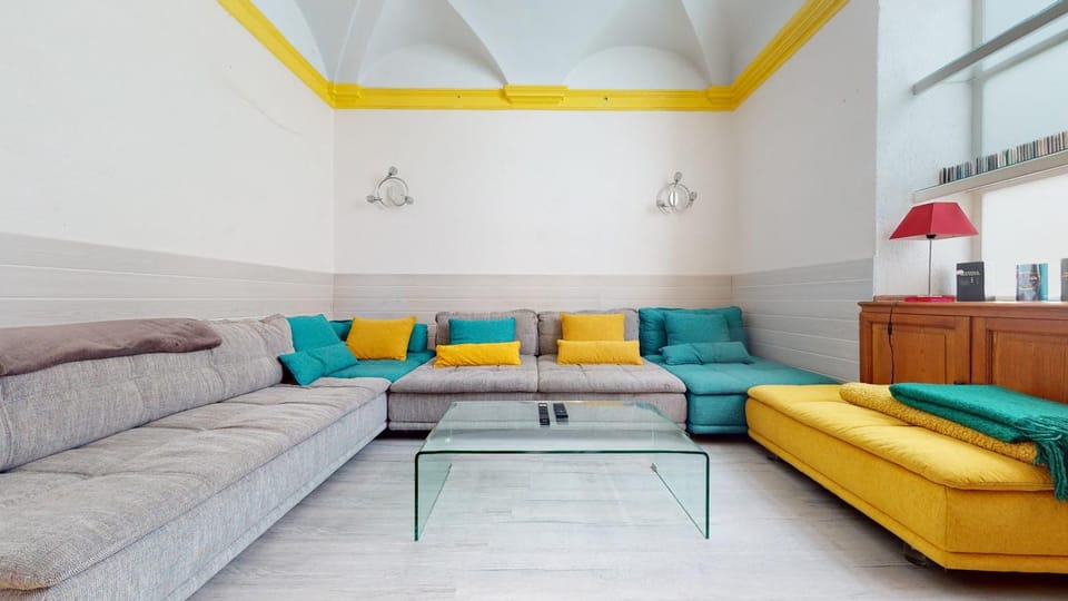 Communal lounge/ TV room