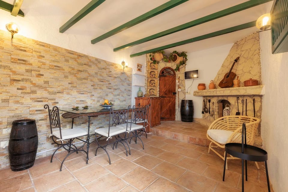 Dining area, flat iron