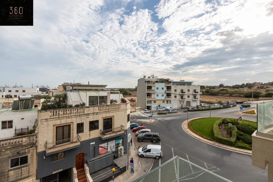 Lovely 2BR APT in a peaceful Neighbourhood w/WIFI by 360 Estates Apartment in Malta