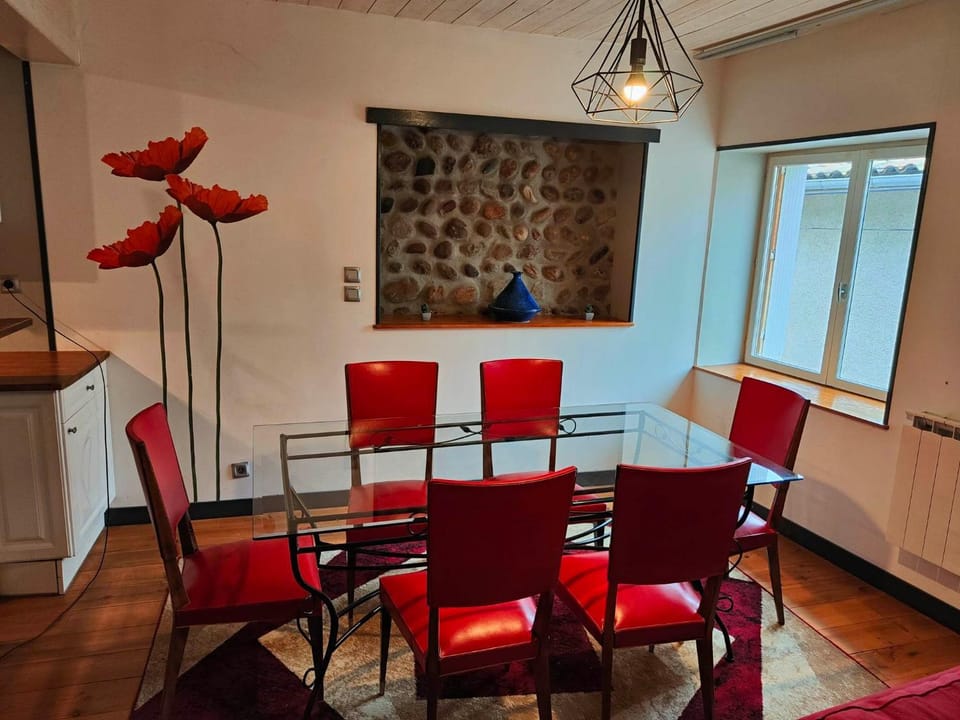 Duplex meublé dans joli village circulaire Apartment in Provence-Alpes-Côte d'Azur