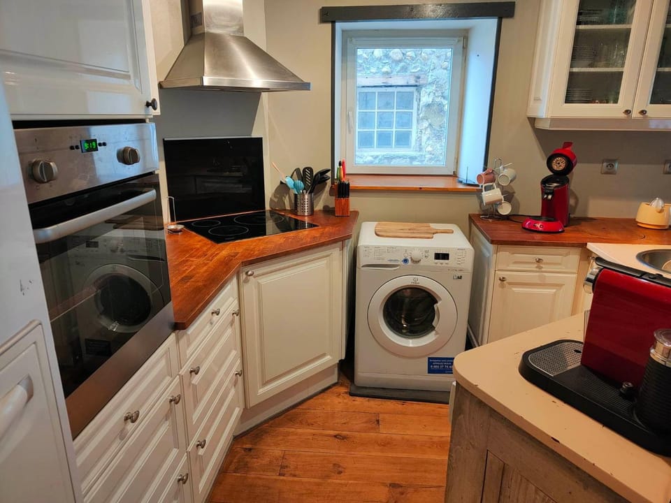 Duplex meublé dans joli village circulaire Apartment in Provence-Alpes-Côte d'Azur