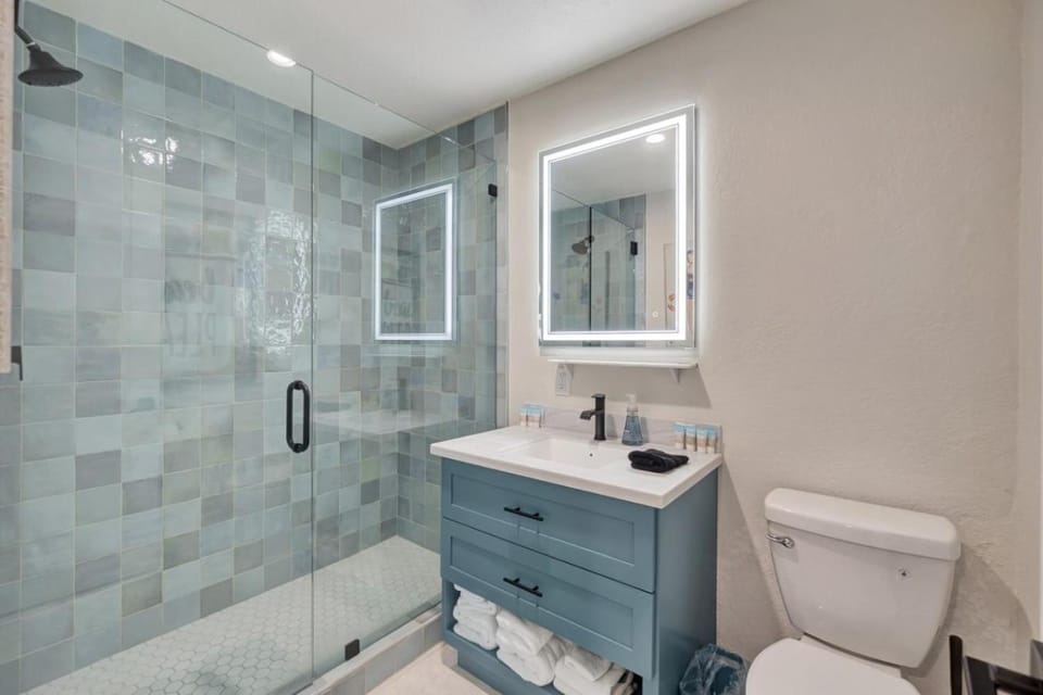 AZUL on Avenida Del Mar (1/2 Mile to the PIER!) Apartment in San Clemente
