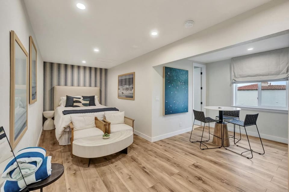 AZUL on Avenida Del Mar (1/2 Mile to the PIER!) Apartment in San Clemente