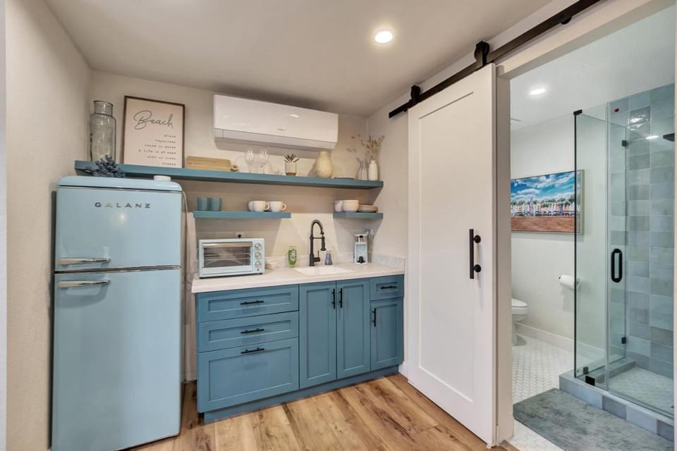 AZUL on Avenida Del Mar (1/2 Mile to the PIER!) Apartment in San Clemente