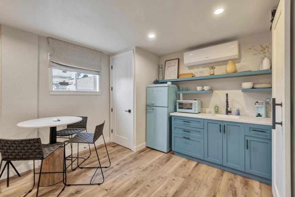 AZUL on Avenida Del Mar (1/2 Mile to the PIER!) Apartment in San Clemente