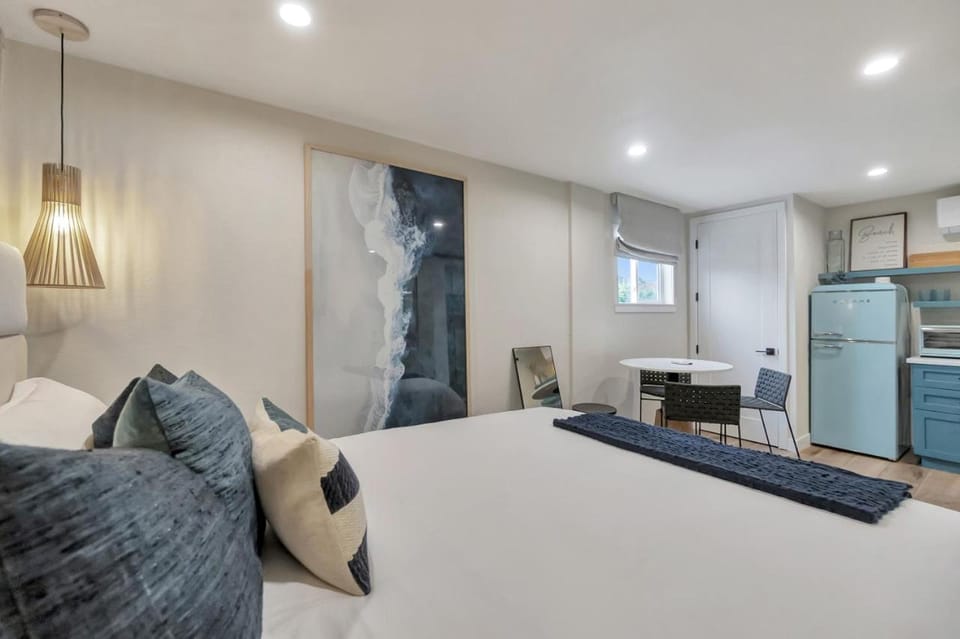 AZUL on Avenida Del Mar (1/2 Mile to the PIER!) Apartment in San Clemente