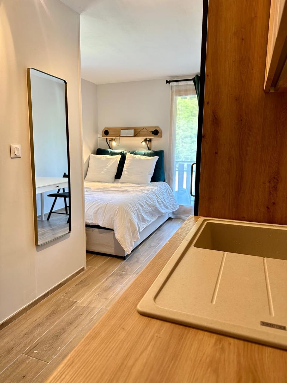 Bed, Photo of the whole room