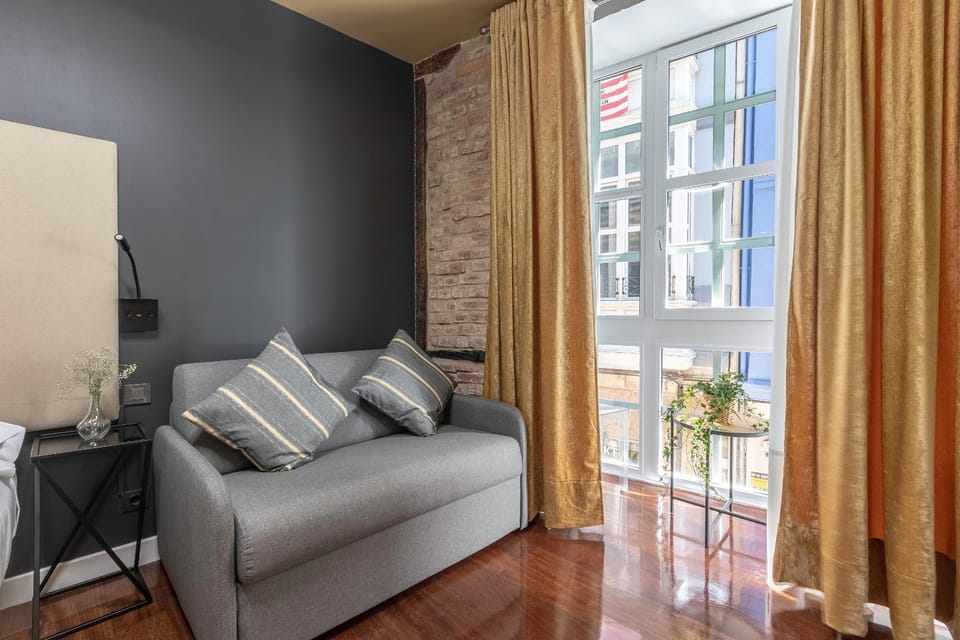 Bed, Living room