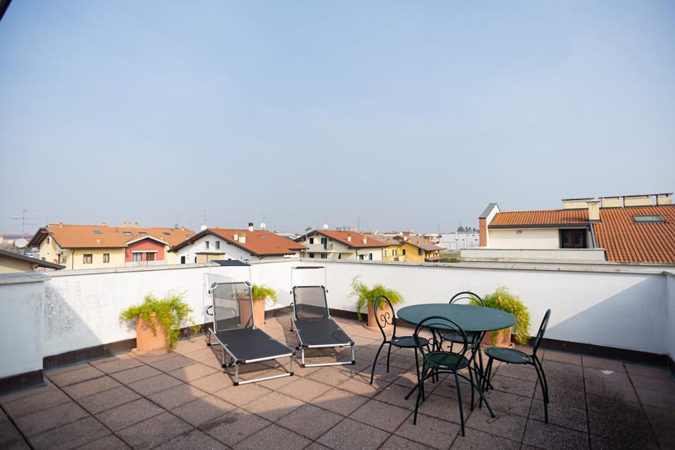 Property building, View (from property/room), Balcony/Terrace, Dining area