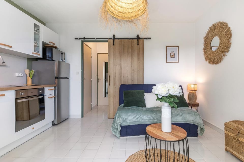 Kitchen or kitchenette, Seating area