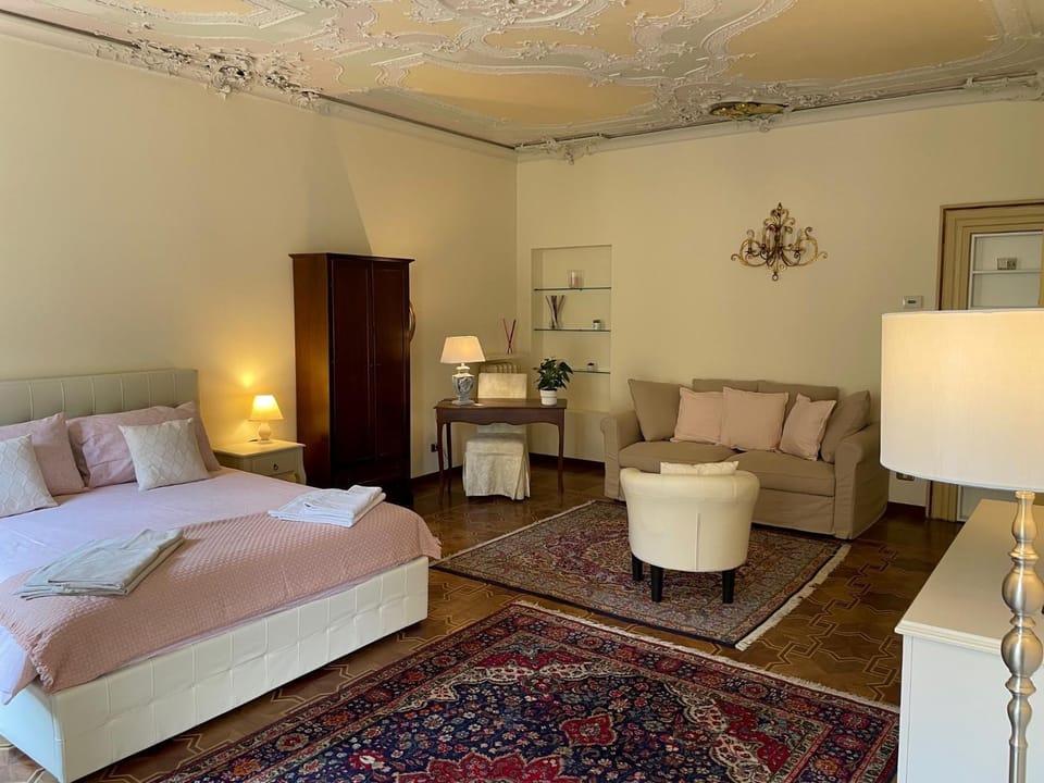 Bed, Living room, Photo of the whole room, Seating area, Bedroom, wardrobe