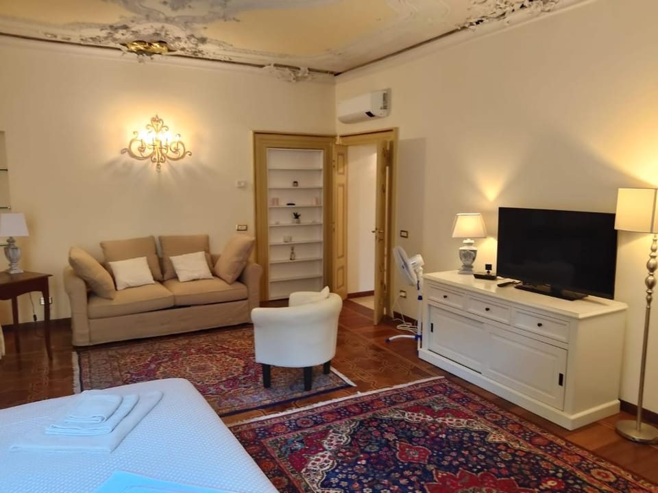 TV and multimedia, Photo of the whole room