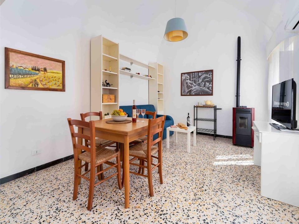 Communal lounge/ TV room, Living room, Seating area, heating, internet
