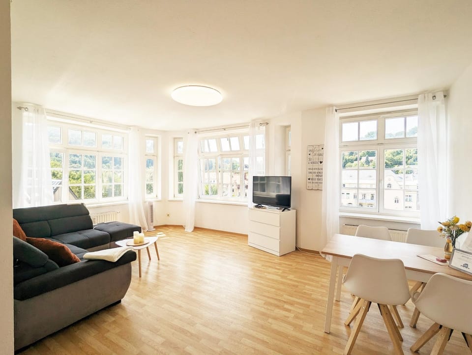TV and multimedia, Living room, Dining area
