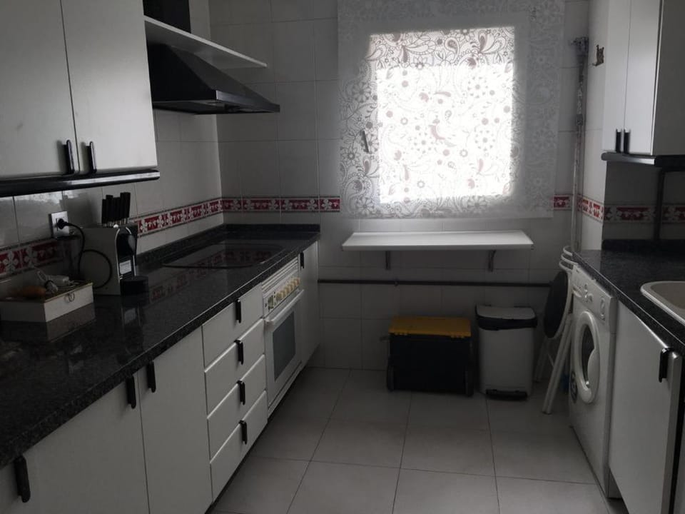 Kitchen or kitchenette, pet friendly, stove