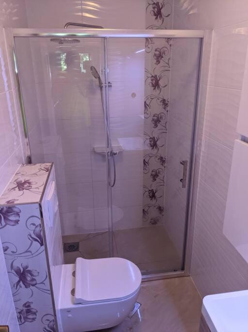 Ground floor 50m from Beach back entrance Apartment in Šibenik-Knin County, Croatia