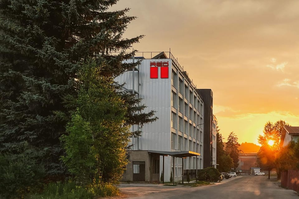 HOTEL DOUBLE RED CARS Museum Hotel in Slovakia