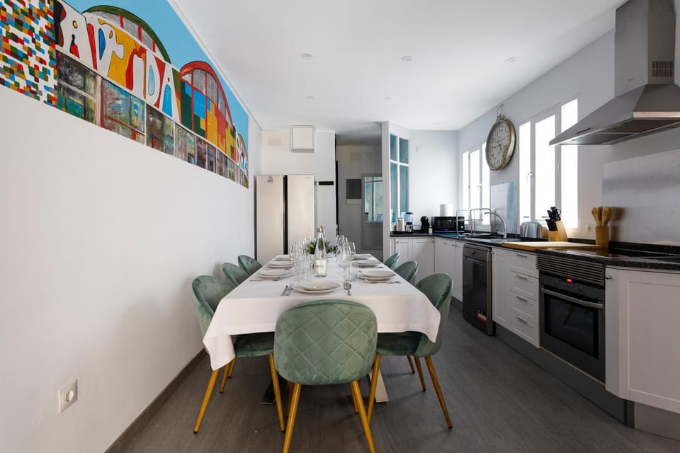 Kitchen or kitchenette, Dining area, minibar, pet friendly, stove