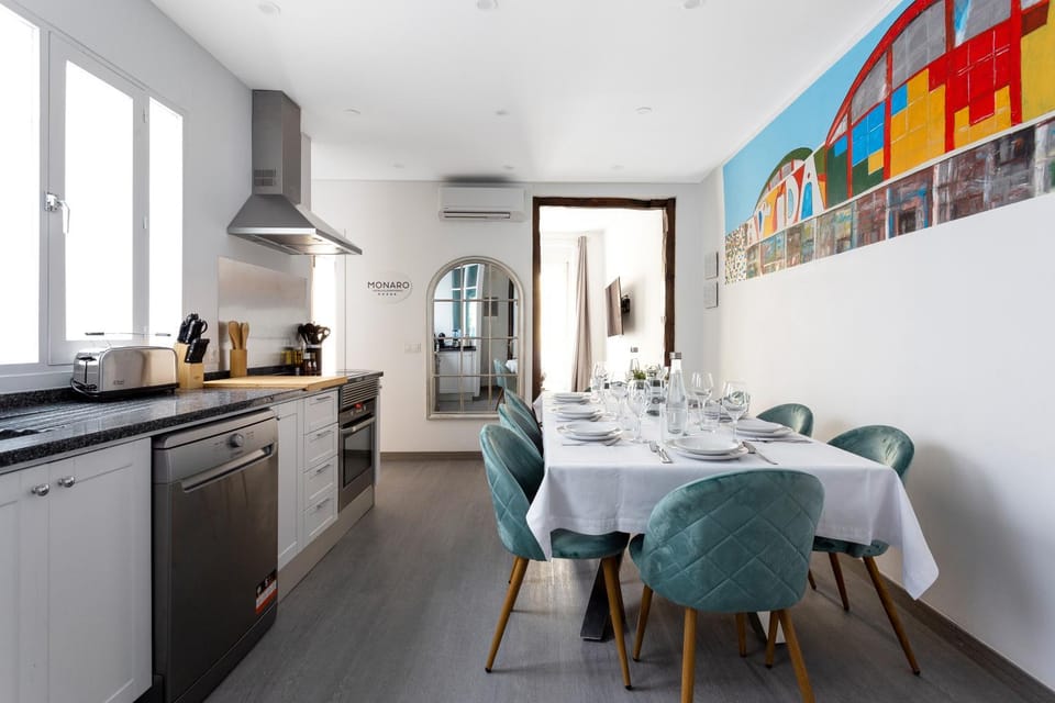Kitchen or kitchenette, Seating area, Dining area, minibar, pet friendly, stove