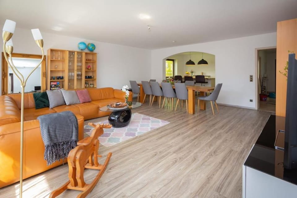 Living room, Seating area, Dining area
