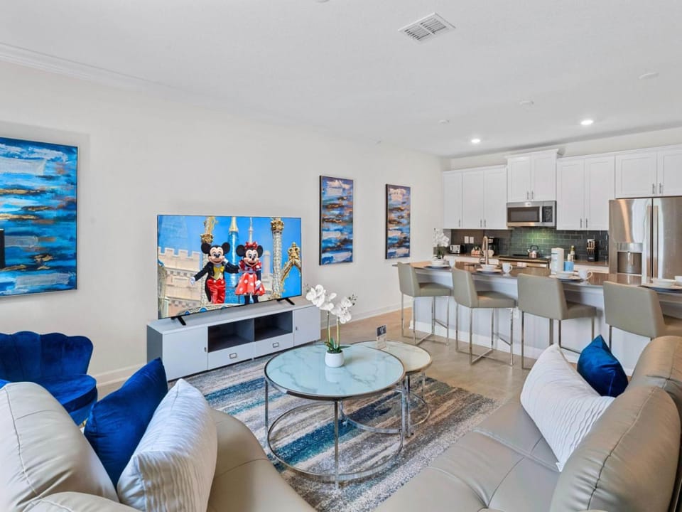 Gorgeous Condo Close to Disney w Private Pool BBQ - Themed Bedrooms Walk To Clubhouse House in Kissimmee