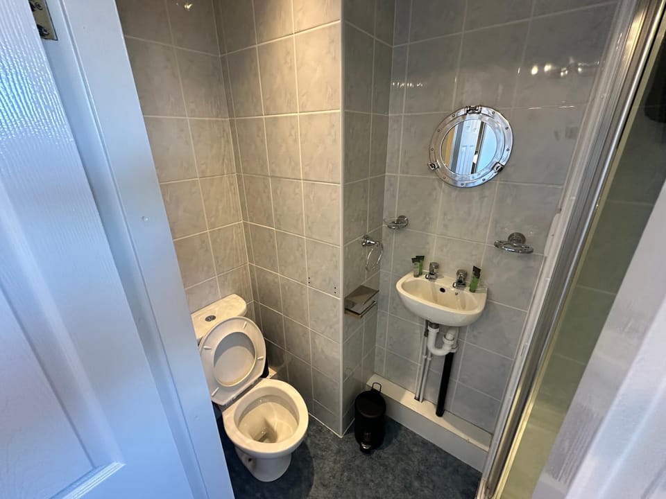 B&B Runway Blackpool - Minutes From Winter Gardens - Dog Friendly - Exceptionally Quiet - Very Close H&A Social Club Bed and Breakfast in Blackpool