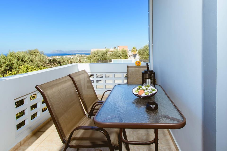 Patio, View (from property/room), Dining area, Sea view