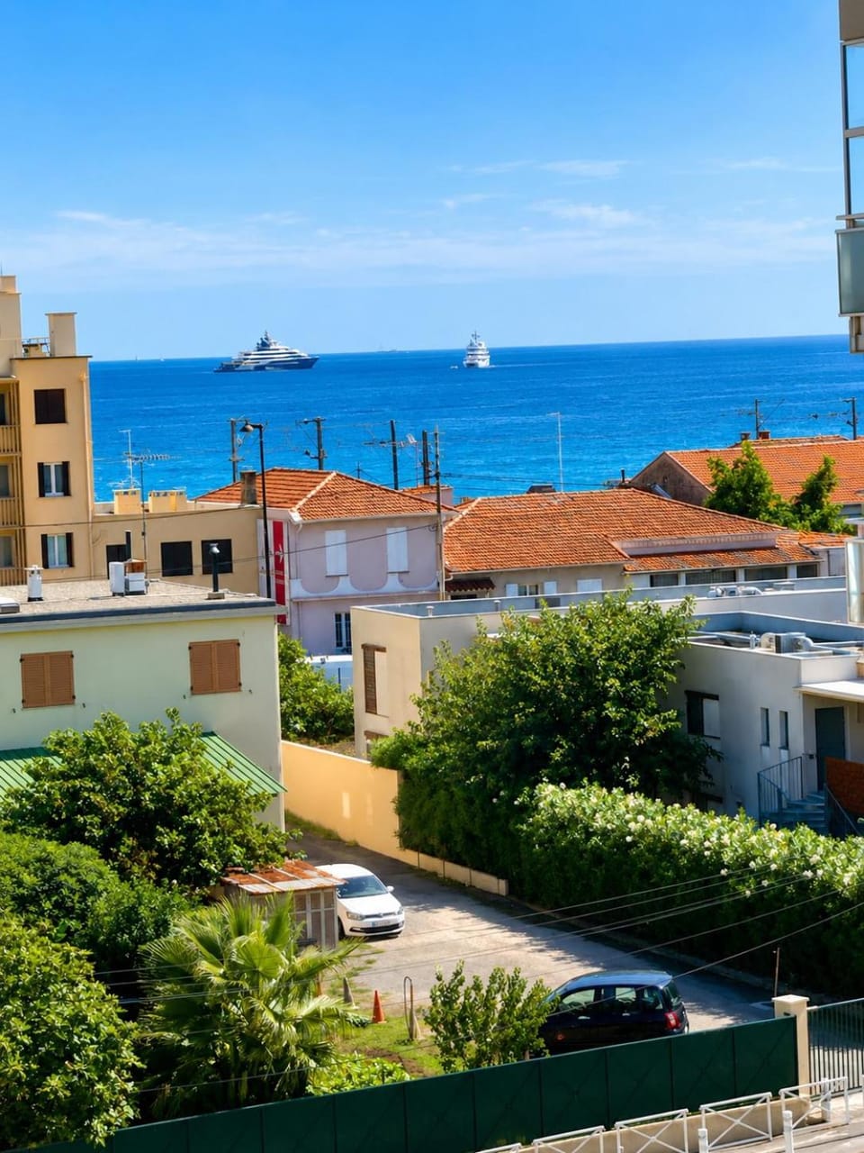 Appartement vue mer accès plage garage Apartment in Antibes