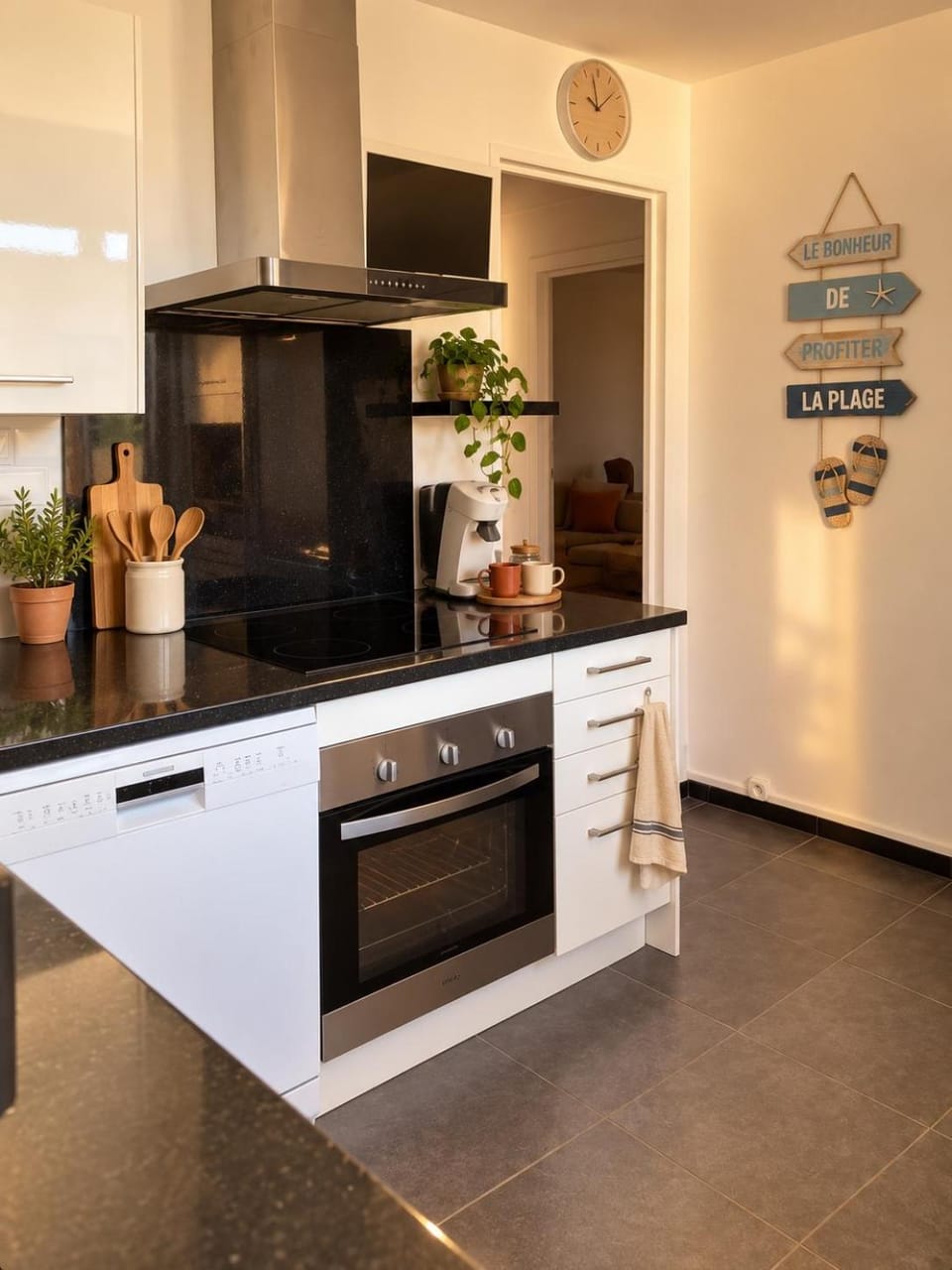 Entre Nice et Cannes, proche mer,gare de Biot et Garage Apartment in Antibes