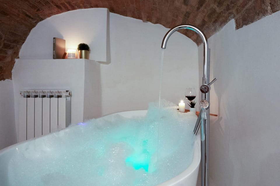 Hot Tub, Hot Tub