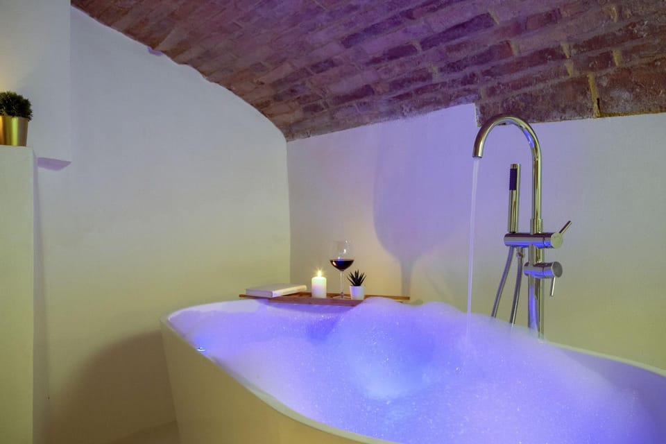Hot Tub, Hot Tub