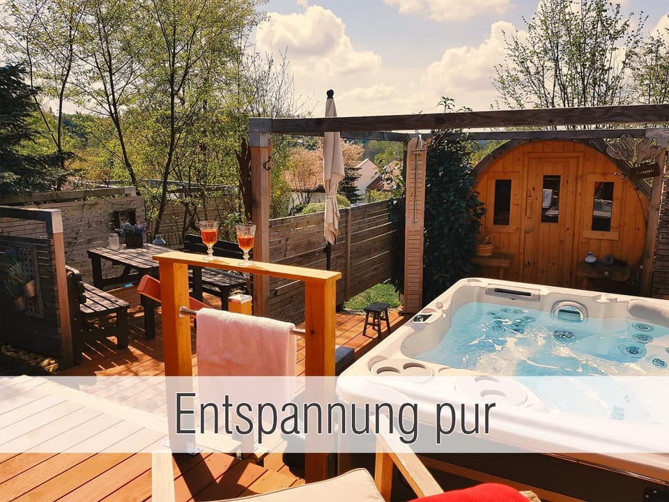 Garden, Hot Tub, Balcony/Terrace