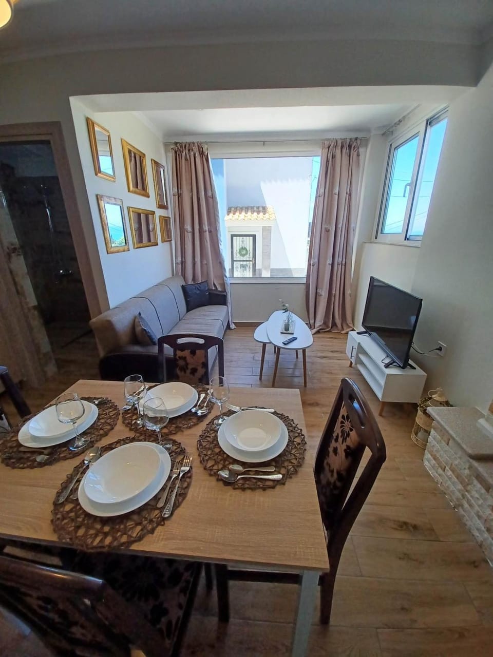 TV and multimedia, Living room, Dining area