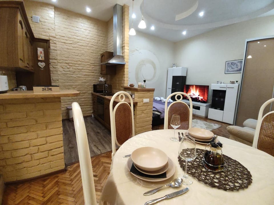 Coffee/tea facilities, Kitchen or kitchenette, Living room, Seating area, Dining area, minibar