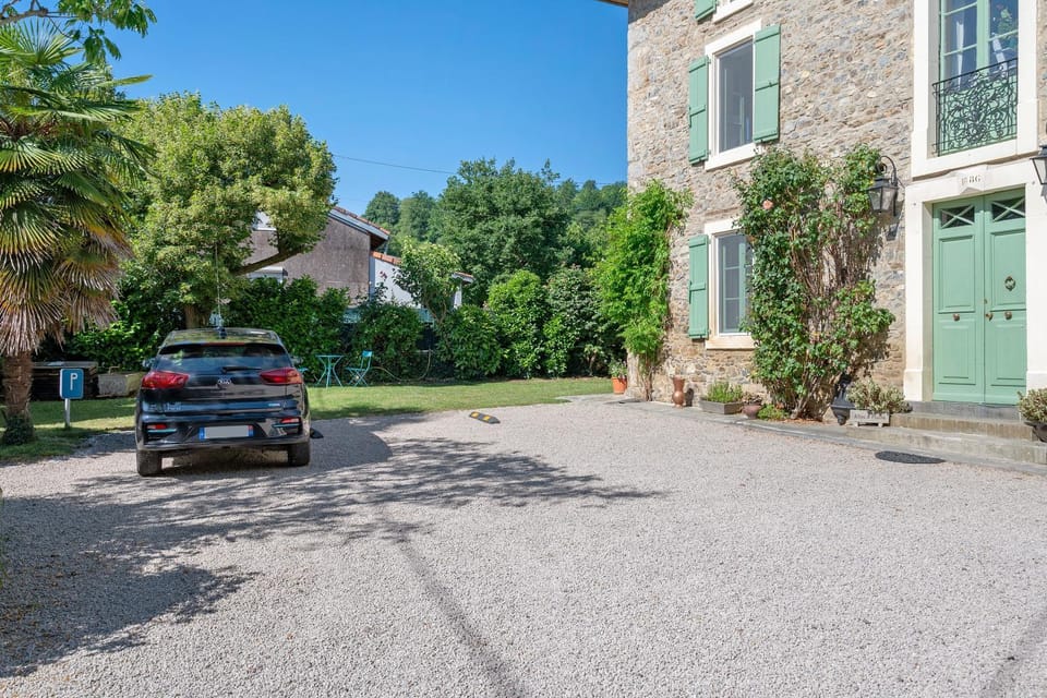Chambres D'hôtes Baladous Bed and Breakfast in Occitanie