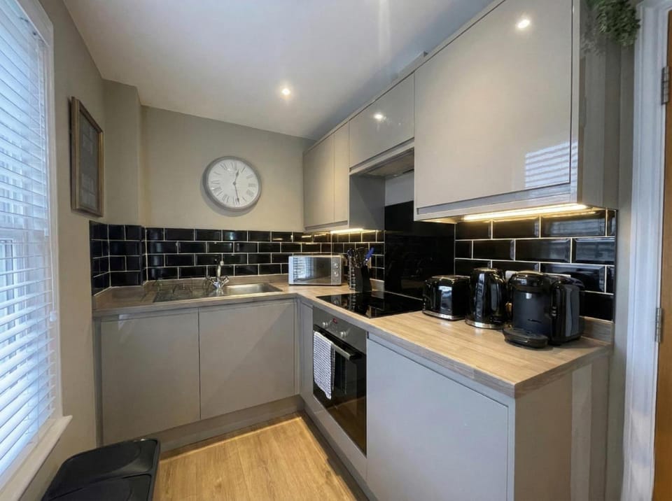 Stylish ensuite Studio in the Heart of Mill Road Apartment in Cambridge