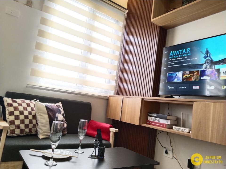 TV and multimedia, Living room, Seating area, Evening entertainment