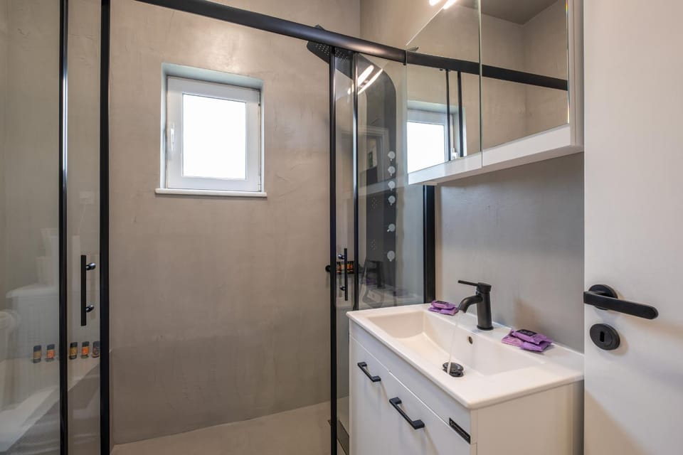 Shower, Bathroom, towels