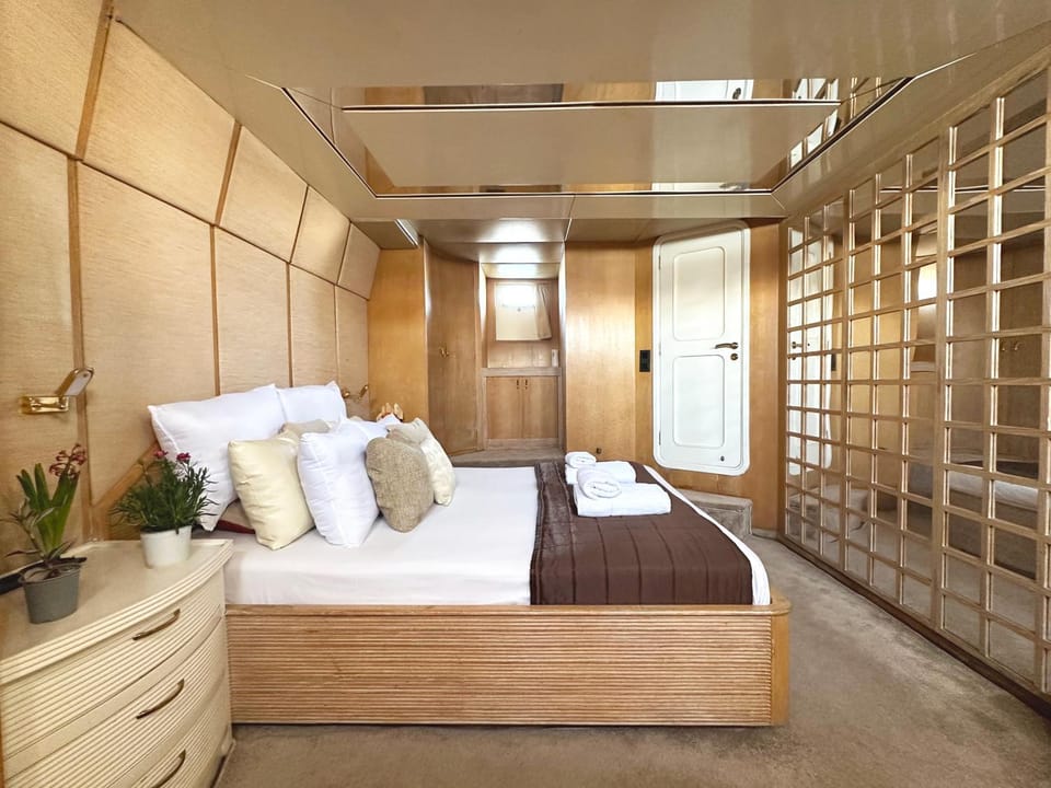 Bed, Photo of the whole room, Bedroom, Sea view, wardrobe