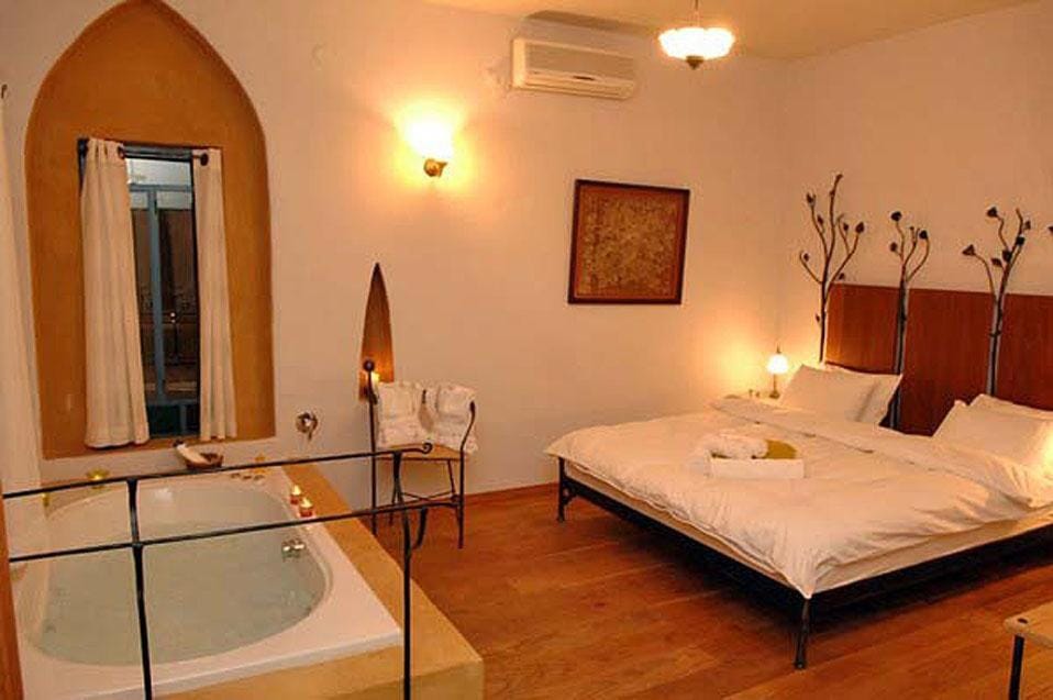 Hot Tub, Photo of the whole room, Bedroom