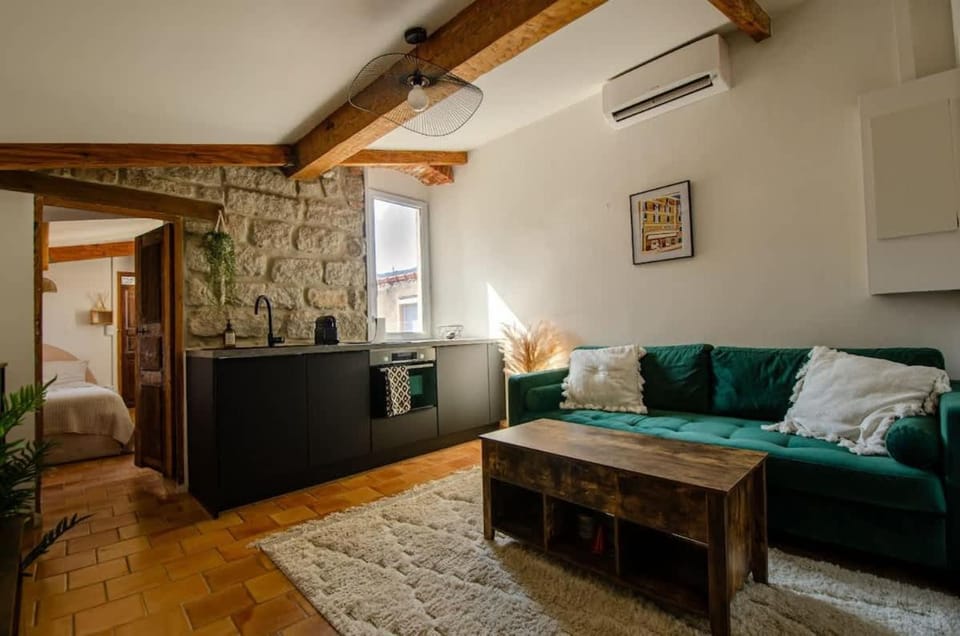 Coffee/tea facilities, Kitchen or kitchenette, Living room, Seating area, dishwasher, oven, air conditioner