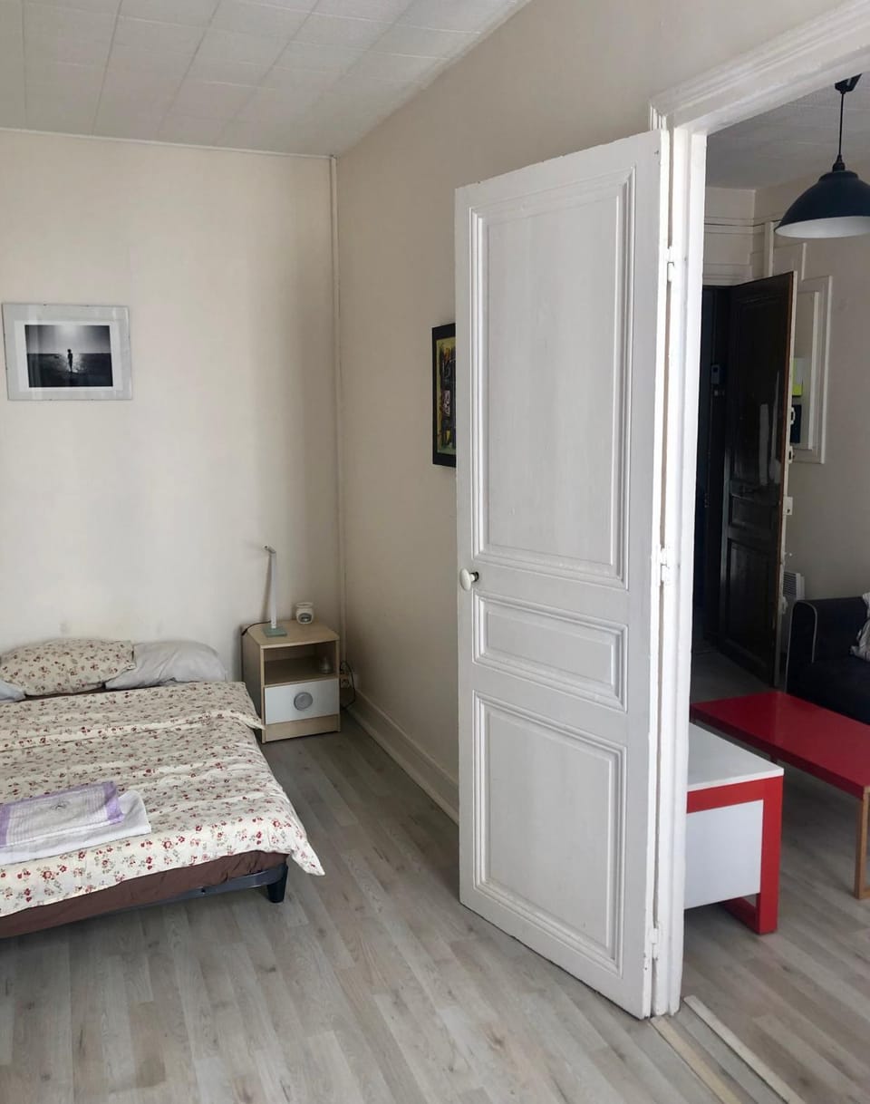 cute and quiet apartment in Montmartre Apartment in Paris