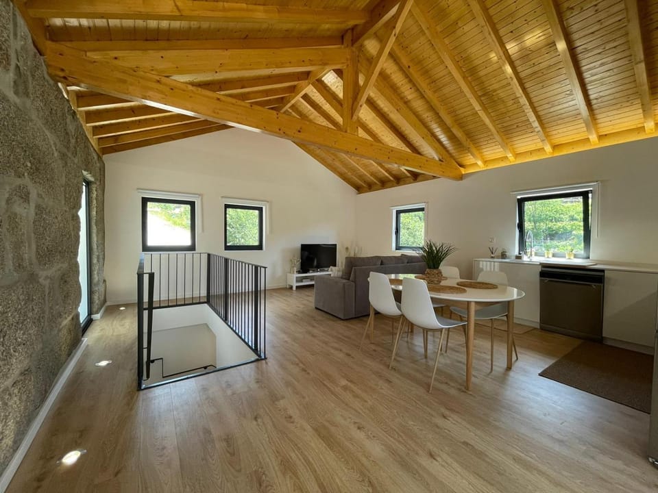TV and multimedia, Living room, Seating area, Dining area