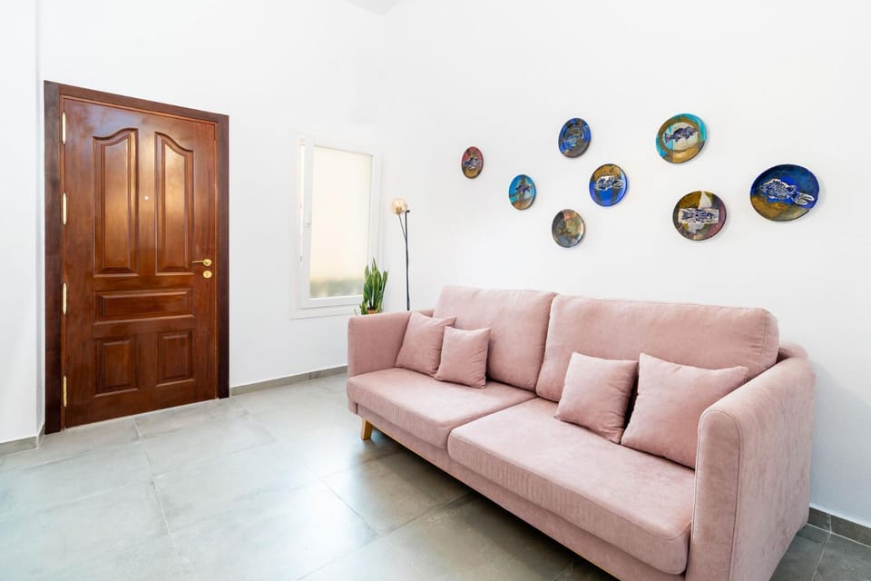 Communal lounge/ TV room, Living room, Seating area