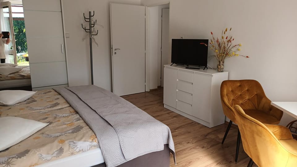 TV and multimedia, Bedroom