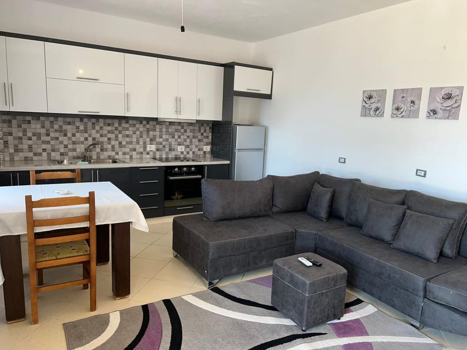 Kitchen or kitchenette, Living room, Seating area, Dining area, pet friendly, stove